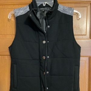 Black/gray vest with zipper and buttons